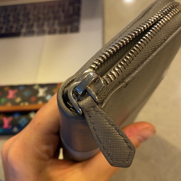 Two tone Prada large wallet - Picture 8 of 9